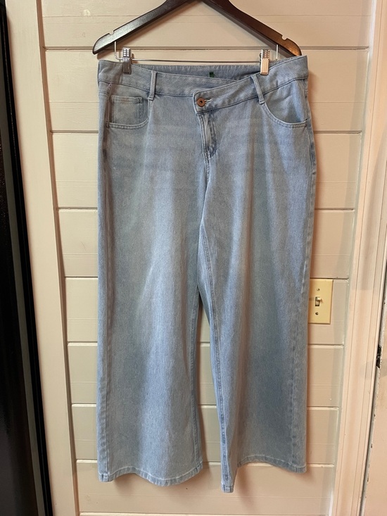 Halara Flex Asymmetric Low Rise Wide Leg Jeans Light Wash Blue Size Large. - Picture 4 of 12